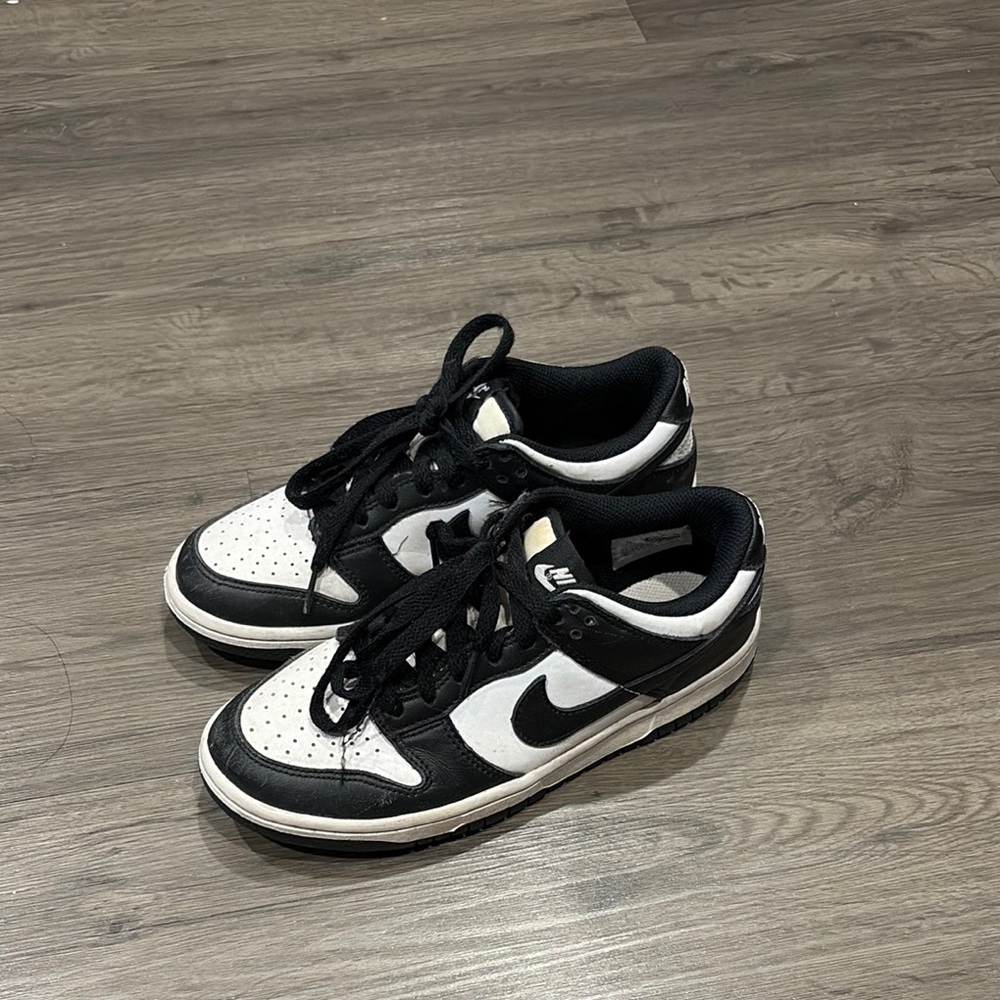 Nike Black and White Sneakers Classic Dunk Design Lightly Used